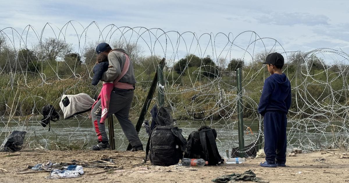 Migrants cross U.S. border in record numbers, undeterred by Texas' razor wire and Biden's policies