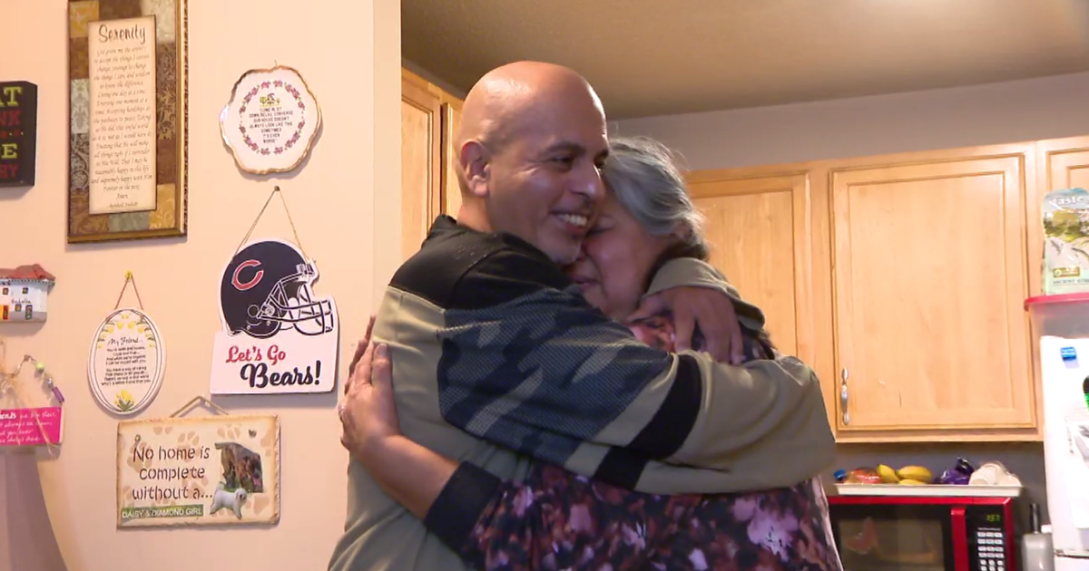 Чудо: Джими Сото, оневинен след 42 години в затвора, се завърна у дома за Бъдни вечер