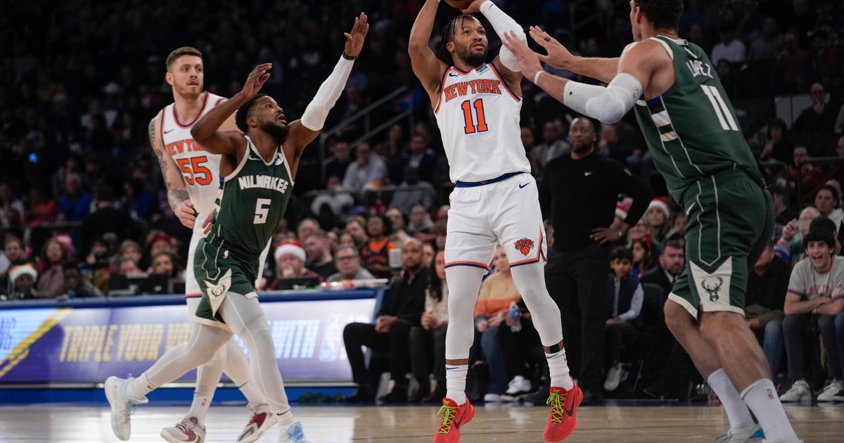 Jalen Brunson scores 38, New York Knicks snap Milwaukee Bucks' 7-game winning streak in 129-122 victory on Christmas - Vimarsana News