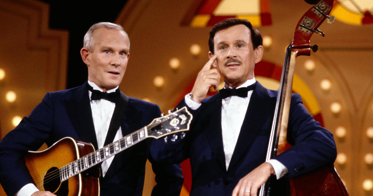 Tom Smothers, half of iconic Smothers Brothers musical comedy duo, dies at 86