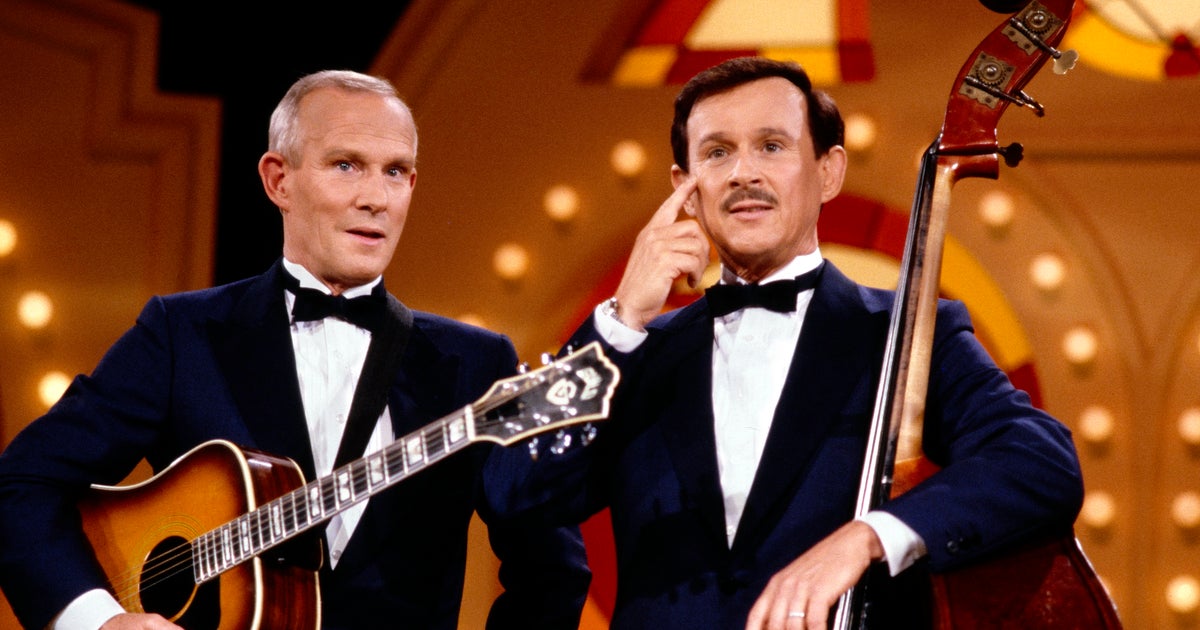 Tom Smothers, half of iconic Smothers Brothers musical comedy duo, dies at 86 Tom Smothers, half of iconic Smothers Brothers musical comedy duo, dies at 86