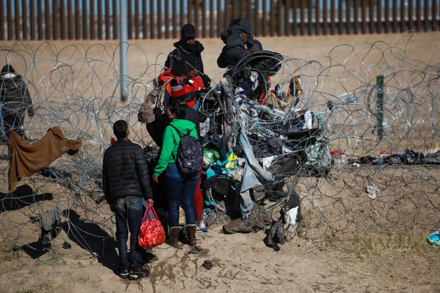 US-Mexico border migrant crossings