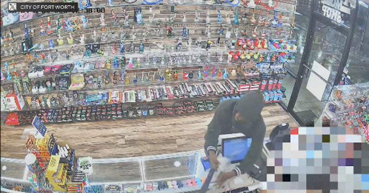 Police searching for man who robbed Fort Worth business with machete ...