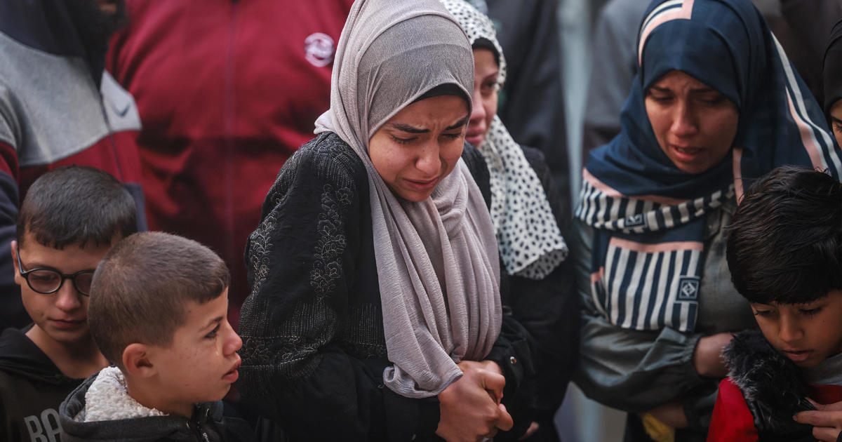 Десетки хиляди палестинци се стичаха в и без това претъпкан