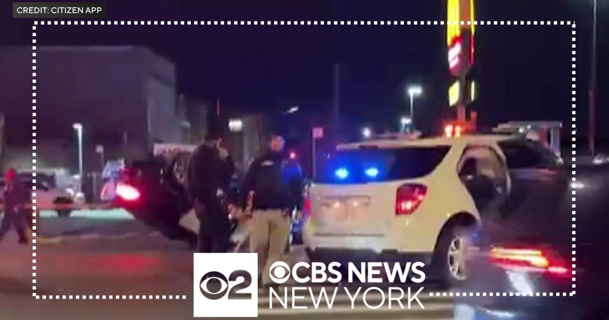 3 NYPD officers hurt in Brooklyn car crash - CBS New York