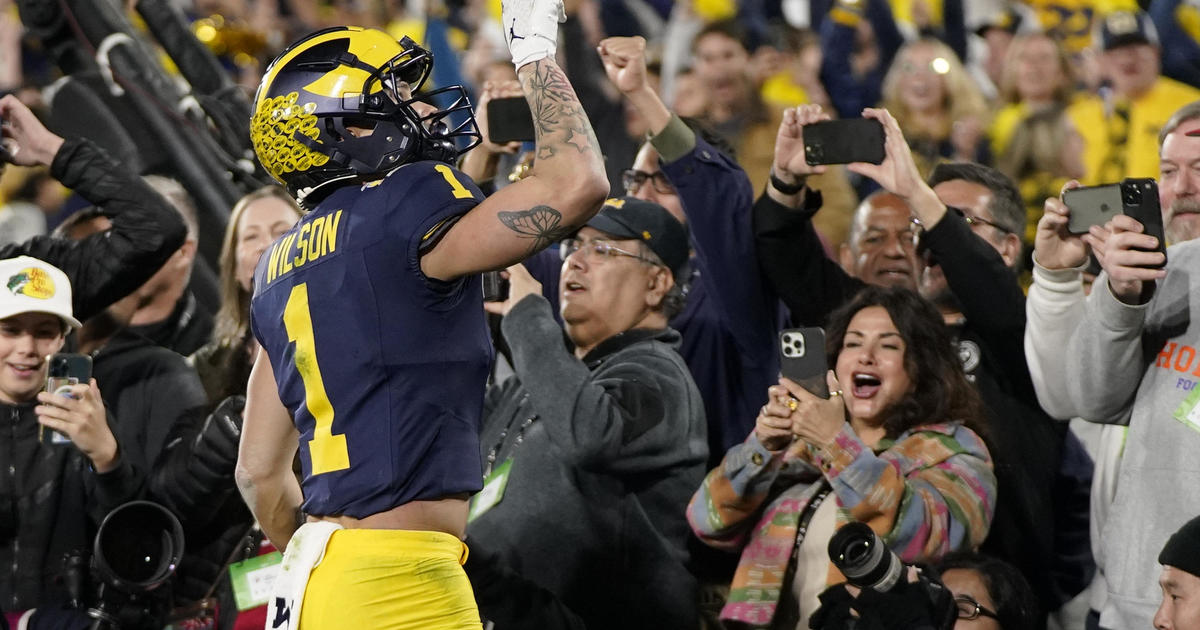 No. 1 Michigan beats No. 4 Alabama 27 20 in OT on Blake Corum s TD