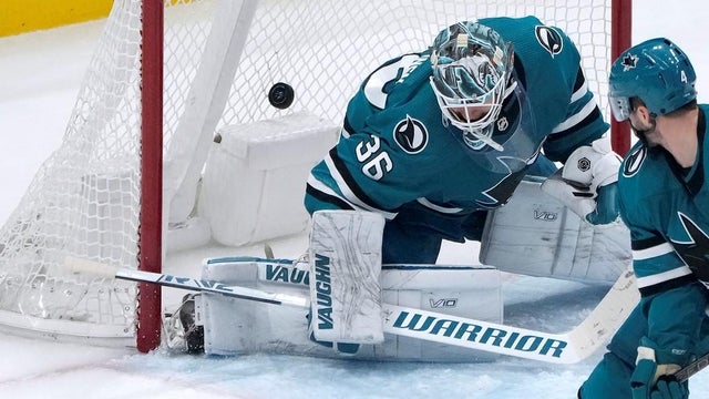 Red Wings beat Sharks
