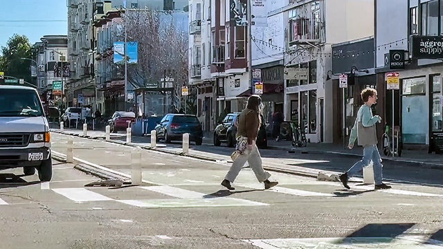 valencia-pedestrians-bike-lane-010524.jpg 