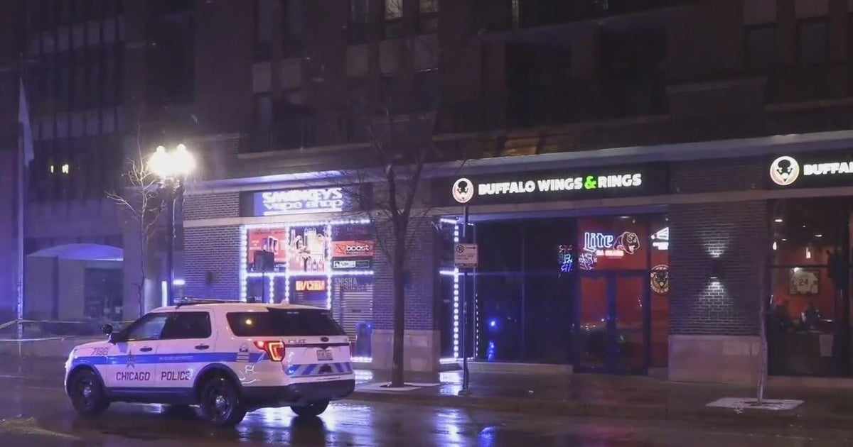 1 man shot, critically hurt during argument inside Chicago South Side restaurant CBS Chicago