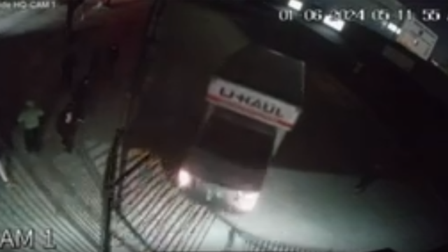 uhaul-ramming-dtla-bike-shop.png 