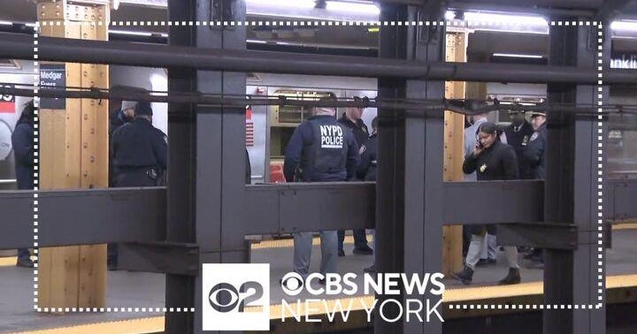 Man shot and killed on 3 train in Brooklyn - CBS New York