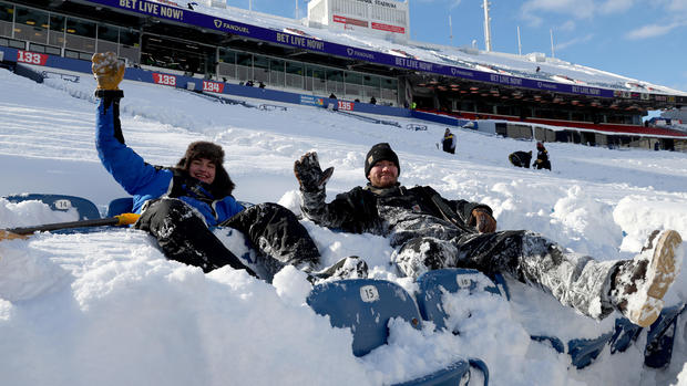 PHOTOS: Field clear, seats full of snow as fans pack Highmark Stadium for Steelers-Bills game 