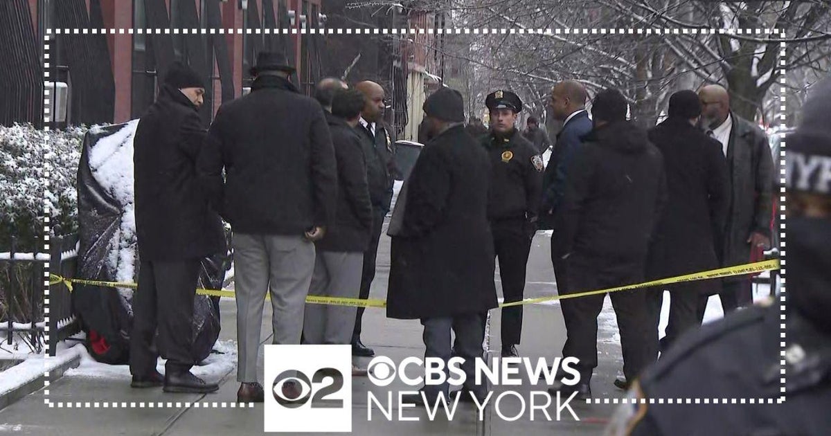 2 NYPD officers shot in Brooklyn - CBS New York