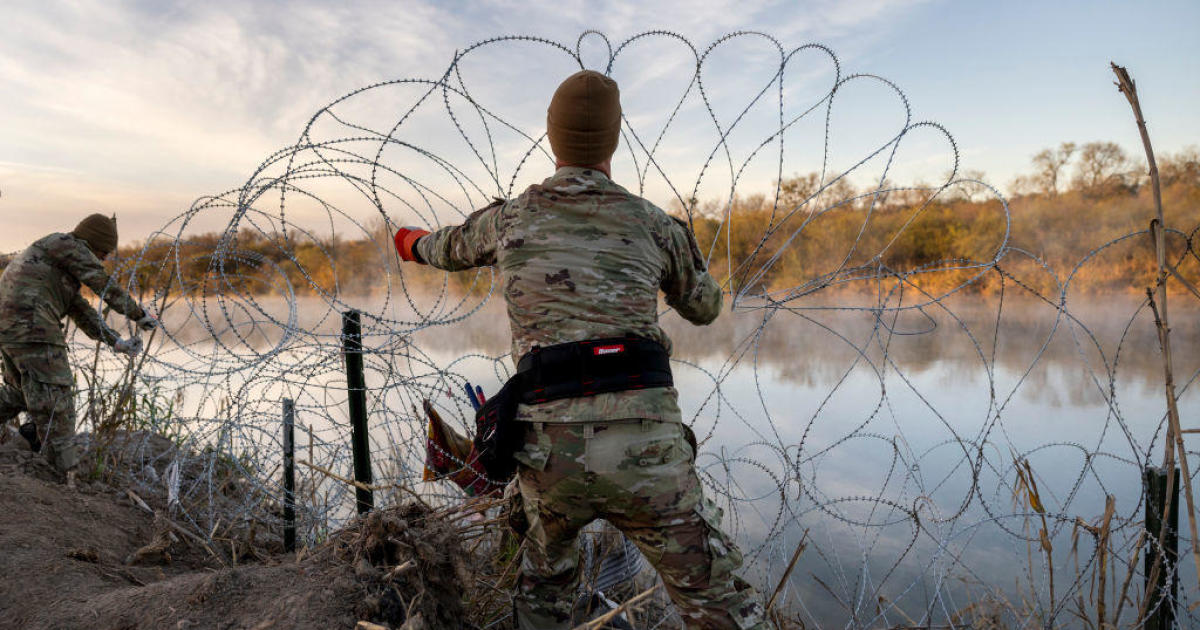 Texas defies federal demand that it abandon border area, setting up legal showdown
