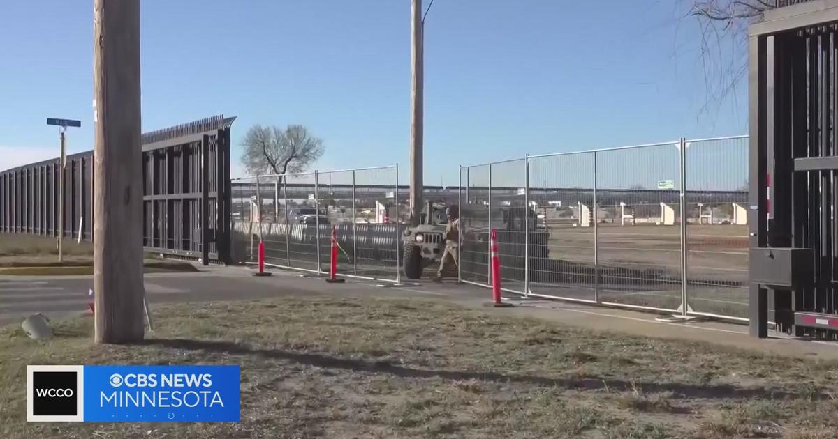 Video Shows Texas Troopers Arresting Migrants At Public Park Cbs Minnesota 