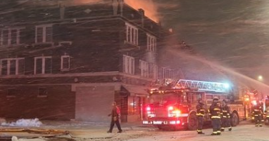Chicago fire crews battle roof fire at South Side building - CBS Chicago