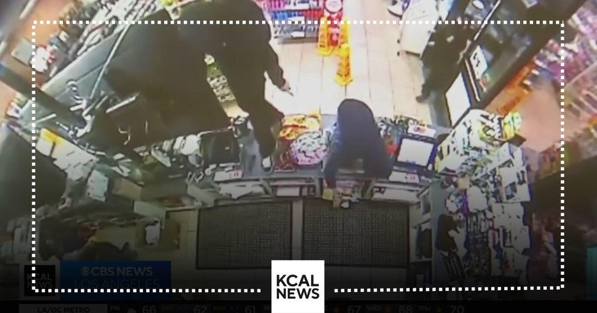 Police Officer Unknowingly Walks Into Armed Robbery At West Covina 7