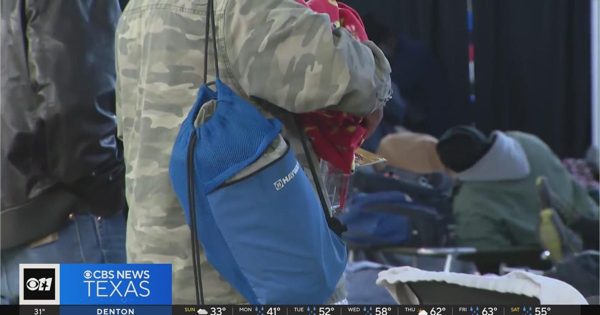 Volunteers keep Dallas shelters open for another arctic blast - CBS Texas