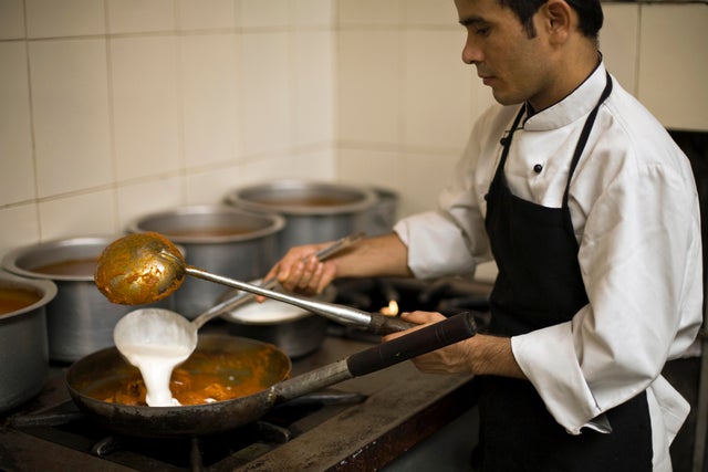 India - Delhi - A chef prepares a dish of butter chicken at Moti Mahal Restaurant 