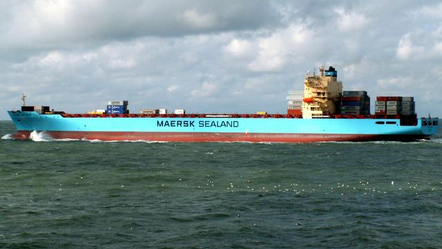 maersk-detroit-p3-leaving-port-of-rotterdam-holland-10-aug-2005.jpg 