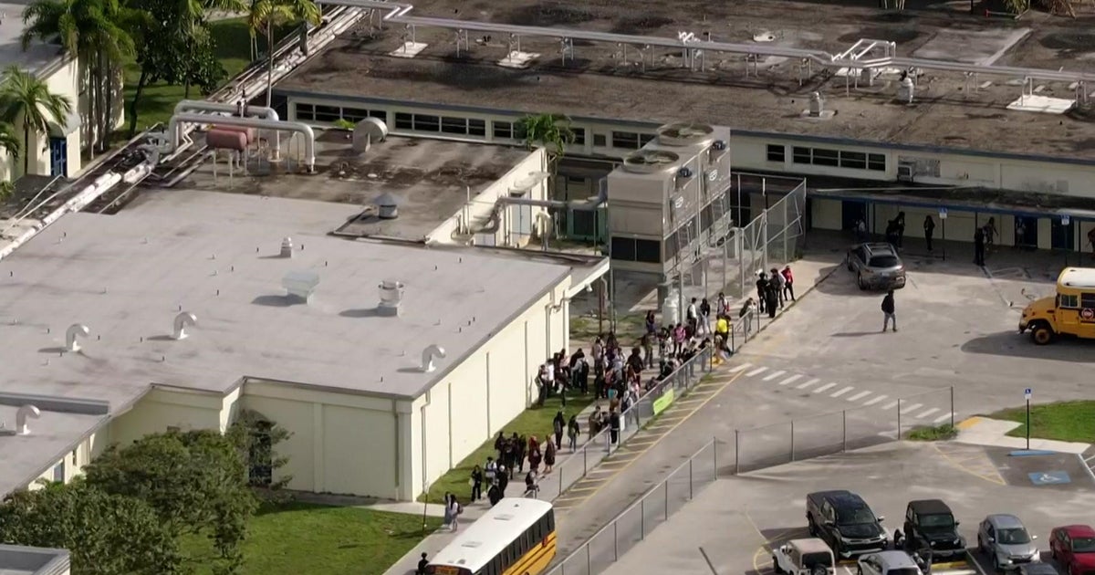 Loaded gun prompts lockdown of Stranahan Higher Faculty in Fort Lauderdale Loaded gun prompts lockdown of Stranahan Higher Faculty in Fort Lauderdale