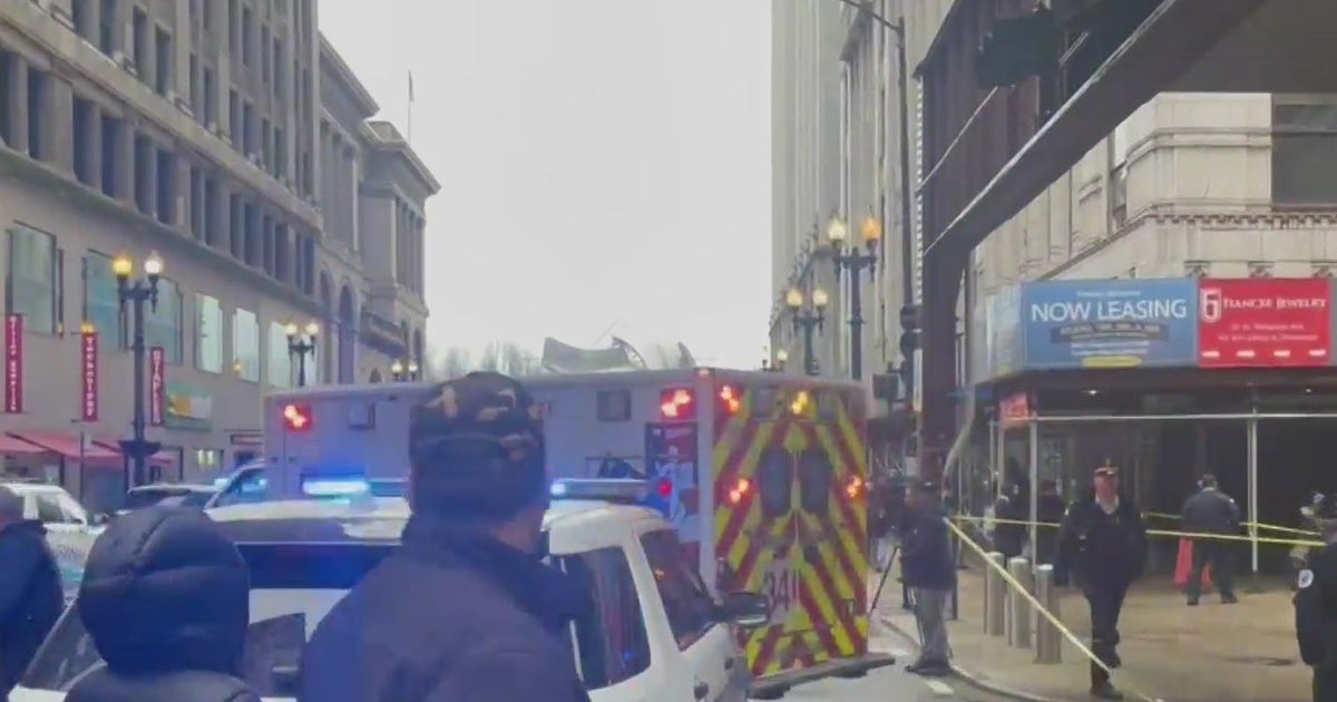 Downtown Chicago shooting leaves two teens dead - CBS Chicago