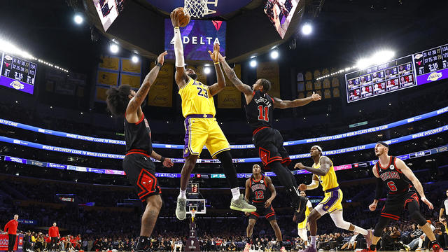 Chicago Bulls v Los Angeles Lakers 