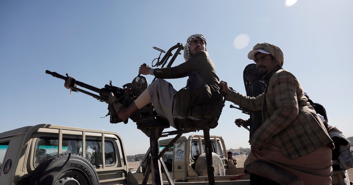 Houthis target US destroyer in latest round of missile attacks strike British merchant ship  CBS News Houthis target US destroyer in latest round of missile attacks strike British merchant ship  CBS News