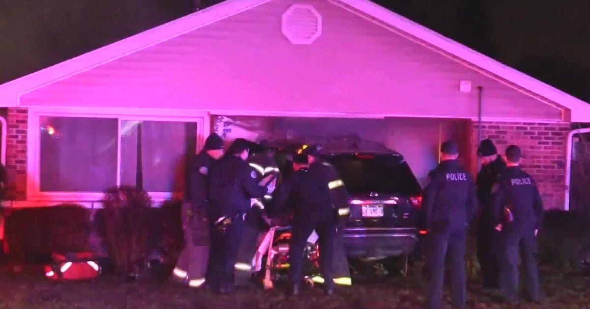 Car slams into house in Chicago suburb - CBS Chicago
