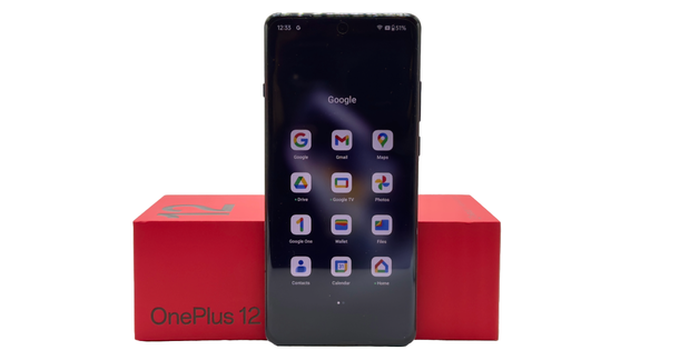 OnePlus 12 Smartphone Review 