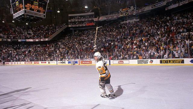 1992 Stanley Cup Finals - Game 1:  Chicago Blackhawks v Pittsburgh Penguins 