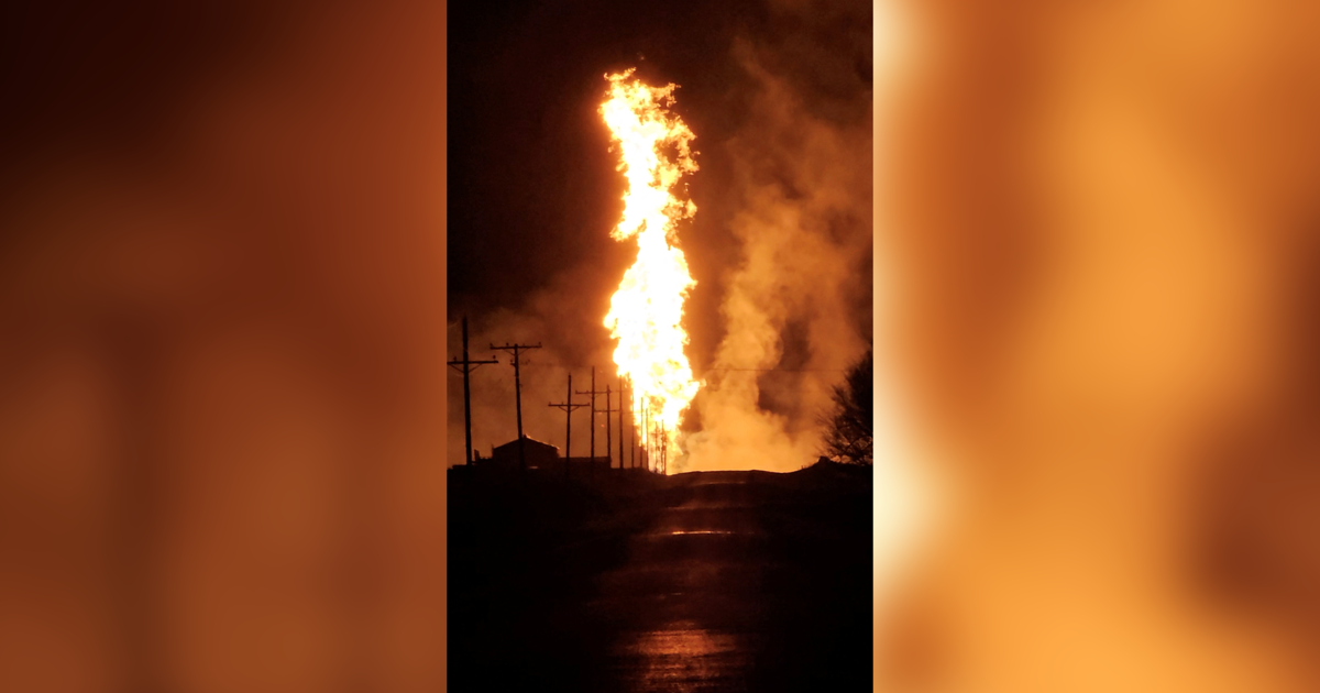 Газопровод в Оклахома експлодира, изстрелвайки пламъци на 500 фута във въздуха