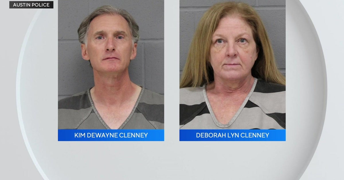 Courtney Clenney situation: Dad and mom of OnlyFans design accused of boyfriend’s murder booked into Miami-Dade jail Courtney Clenney situation: Dad and mom of OnlyFans design accused of boyfriend’s murder booked into Miami-Dade jail