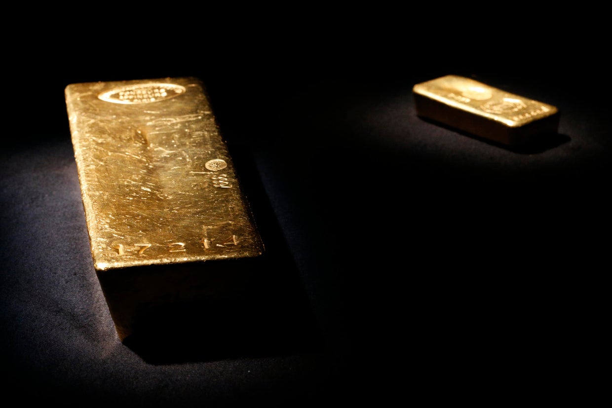 Gold bullions. 