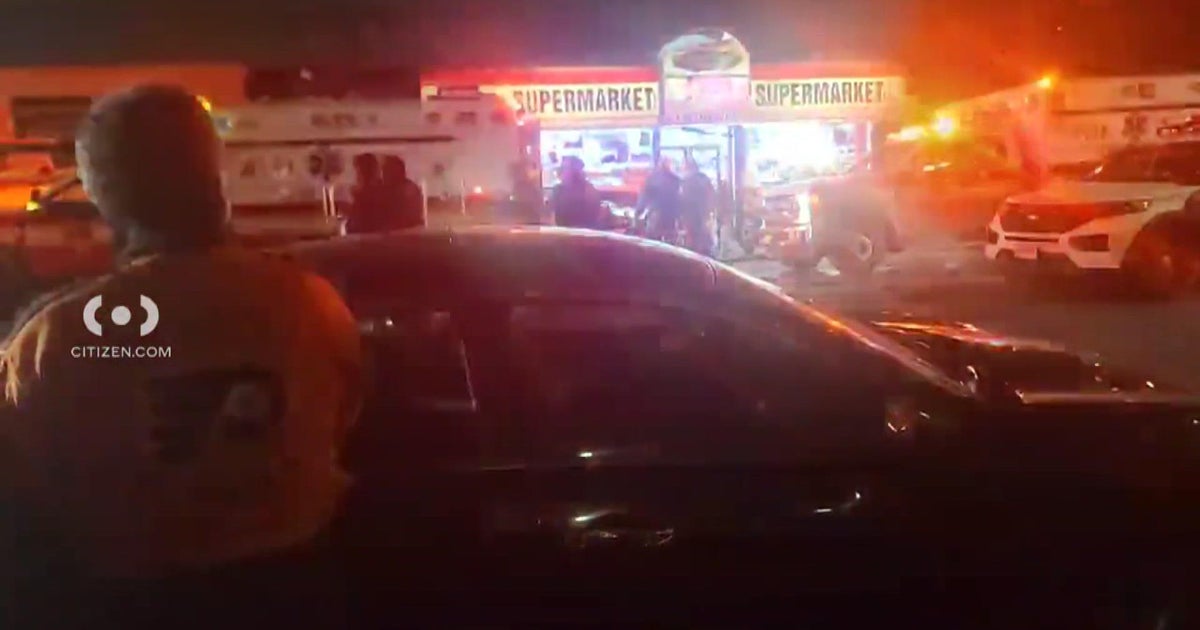 68-year-old man struck, killed while crossing street in Brooklyn - CBS ...