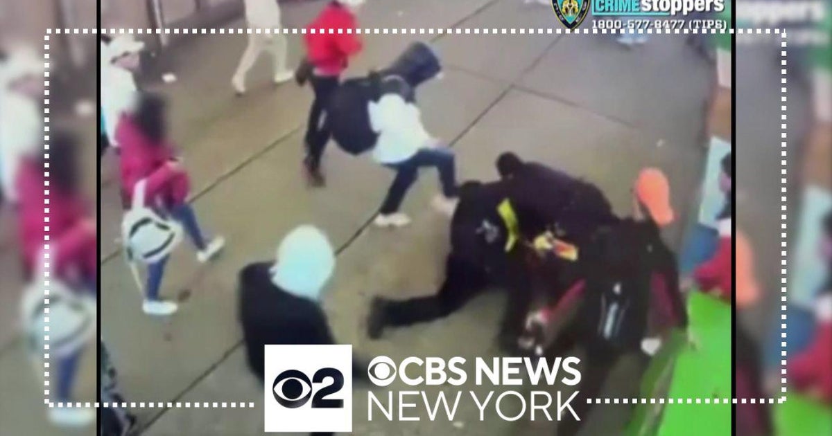Police still seek 6 in Times Square attack on NYPD officers - CBS New York