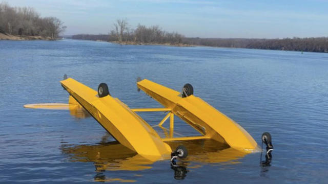 plane-flips-on-mississippi-river-in-inver-grove-heights.jpg 