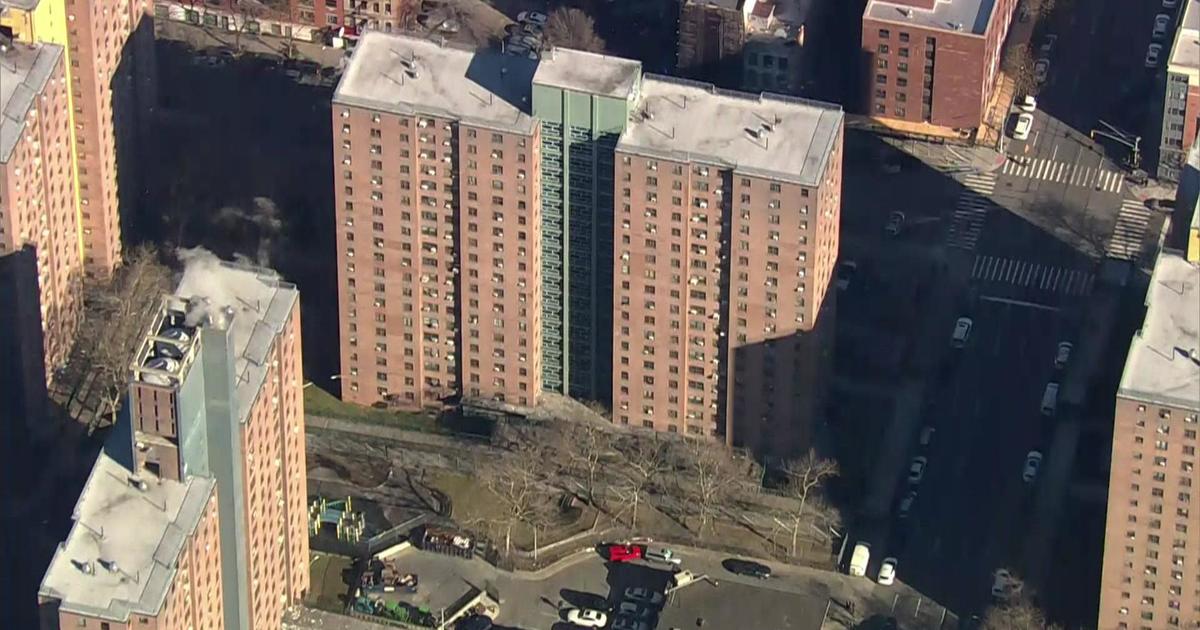 Федералните извършват десетки арести за подкупи, свързани с обществени жилищни договори в Ню Йорк