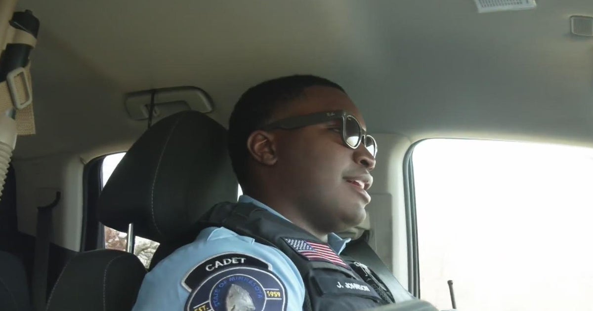 Former professional football player changes careers, works for Minnetonka Police Department