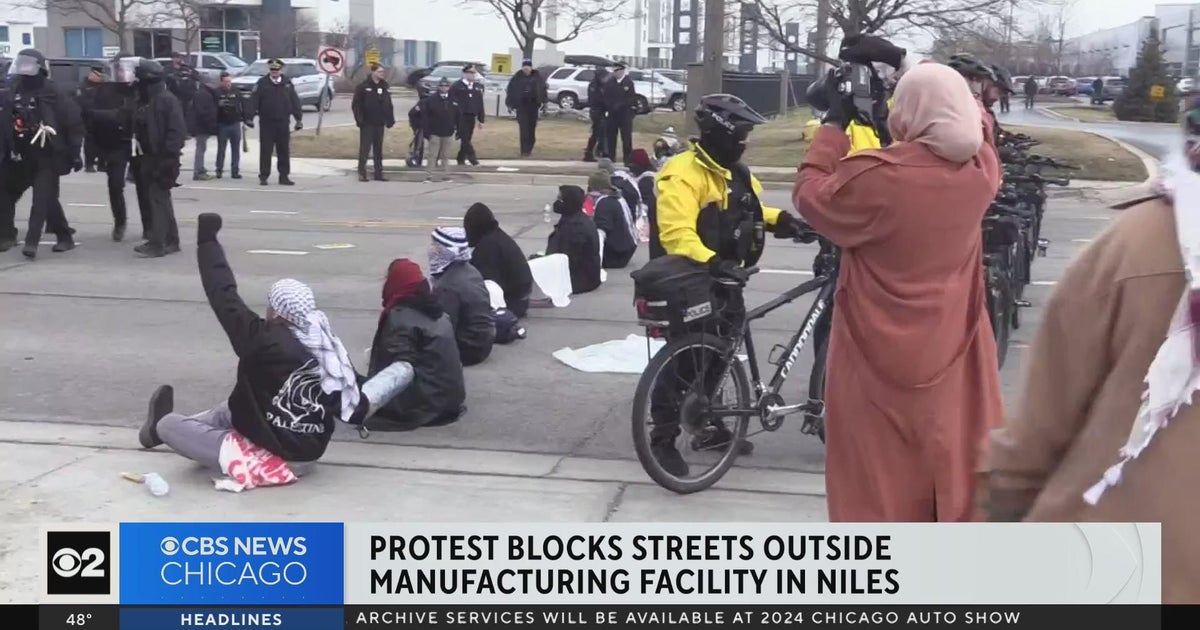 Pro-Palestinian protest blocks streets outside Niles manufacturing