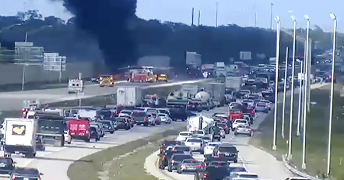 2 dead after plane crashes onto highway near Naples, Florida, and bursts into flames