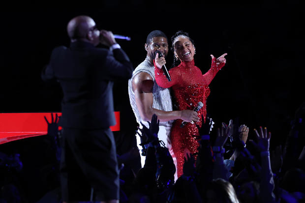 Usher and Alicia Keys during the Apple Music Super Bowl LVIII Halftime Show 