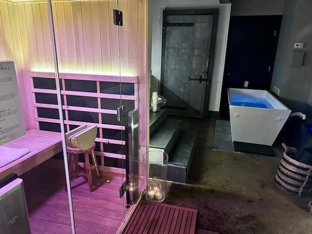 sauna-tub.jpg 