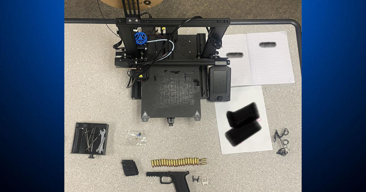 14-годишен ученик от Санта Роза, обвинен в производство на огнестрелни оръжия с 3D принтер