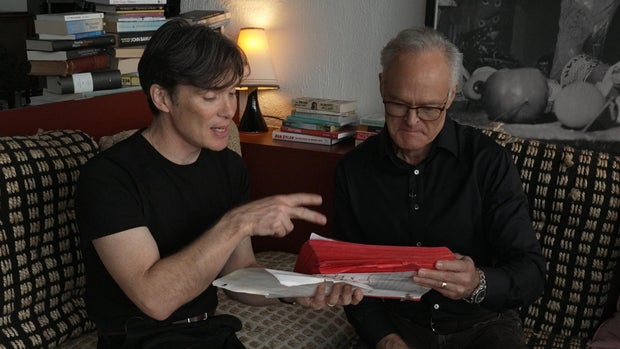Cillian Murphy shows red script to Scott Pelley