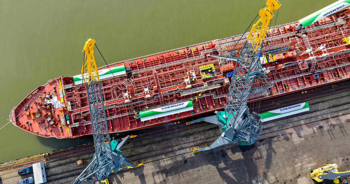 Ротердам — Първият в света танкер за химикали оборудван с масивни