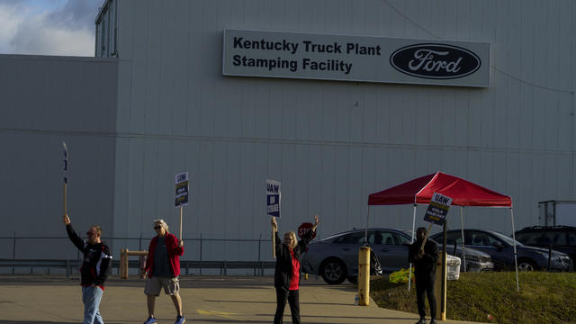 United Auto Workers Expand Strike To Ford Truck Plant In Kentucky 