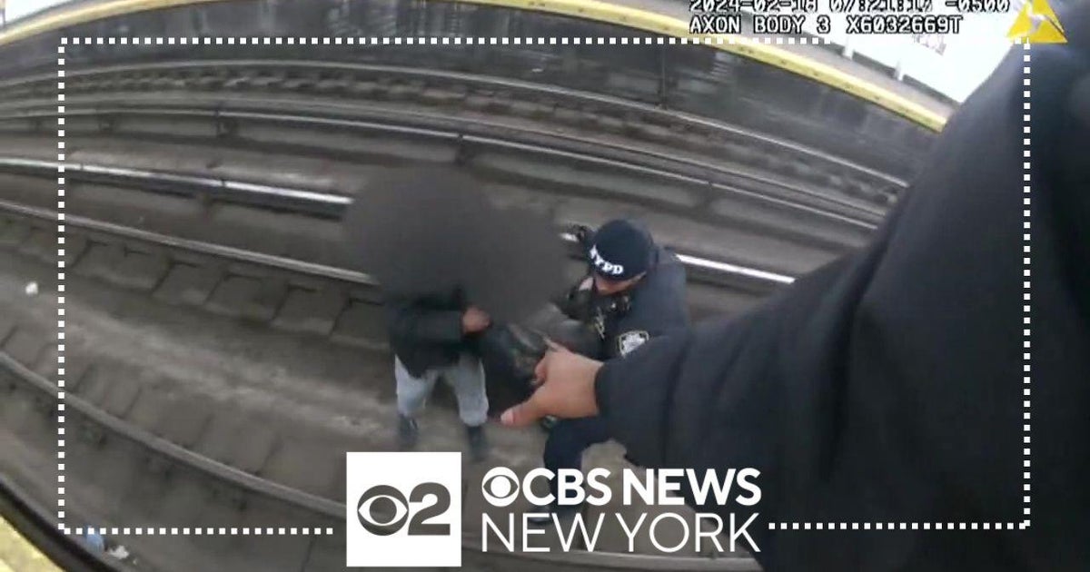 Caught on video: NYPD officers help save man from subway tracks - CBS ...