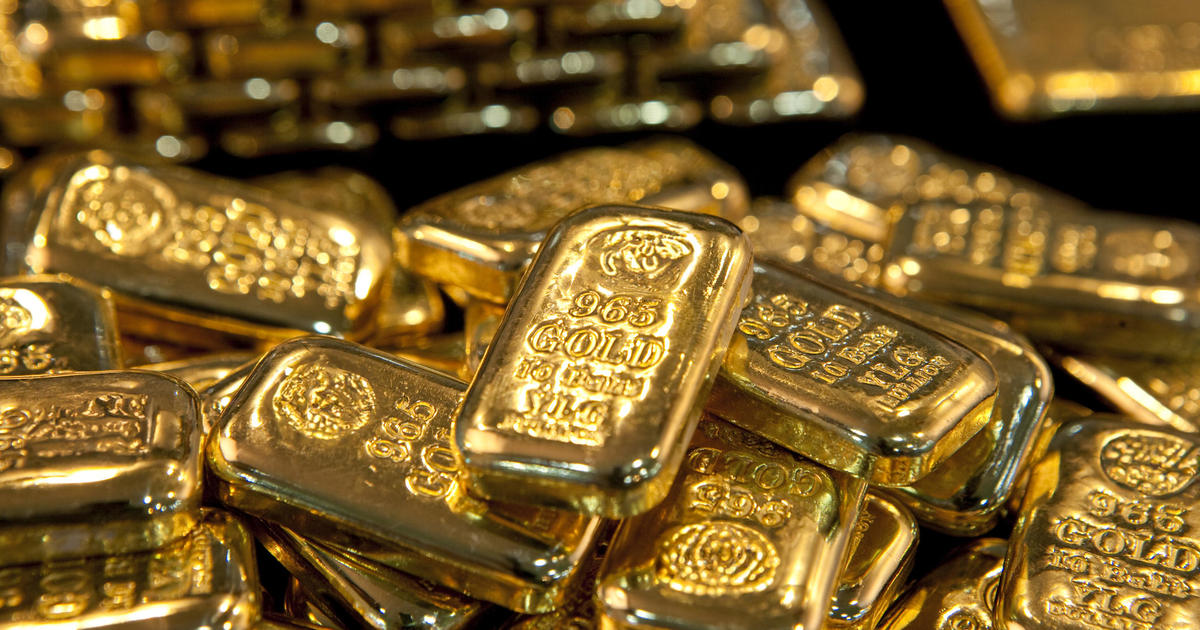 Трябва ли да конвертирате вашите парични спестявания в злато?