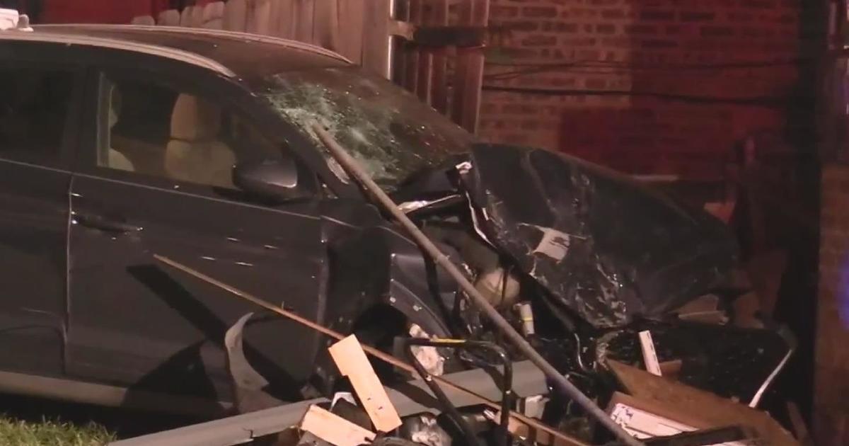 2 women injured after car crashes into garage on Chicago’s South Side – CBS Chicago